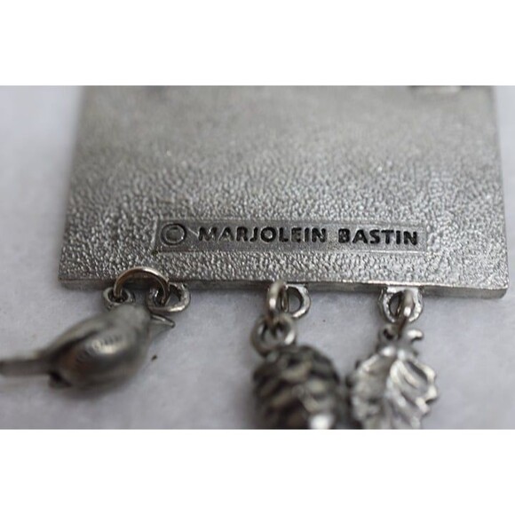 Vintage 90's Marjolein Bastin Snow Bunny Charm Chic Cottagecore Pin Brooch - Picture 2 of 3